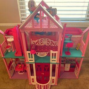 barbie house with accsesories